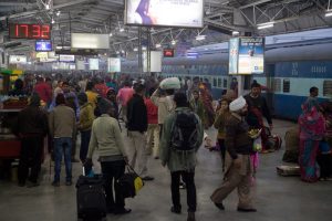 Indien Bahnhof Menschen