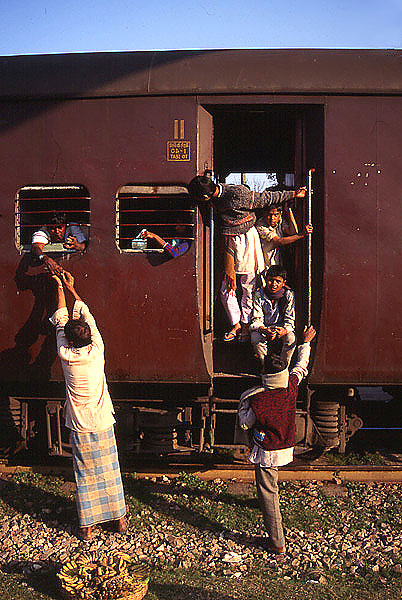 Indien New Delhi Lucknow Saharanpur Darjeeling Himalaya Railway Dampflokomotive Staatsbahn Assam-Express
