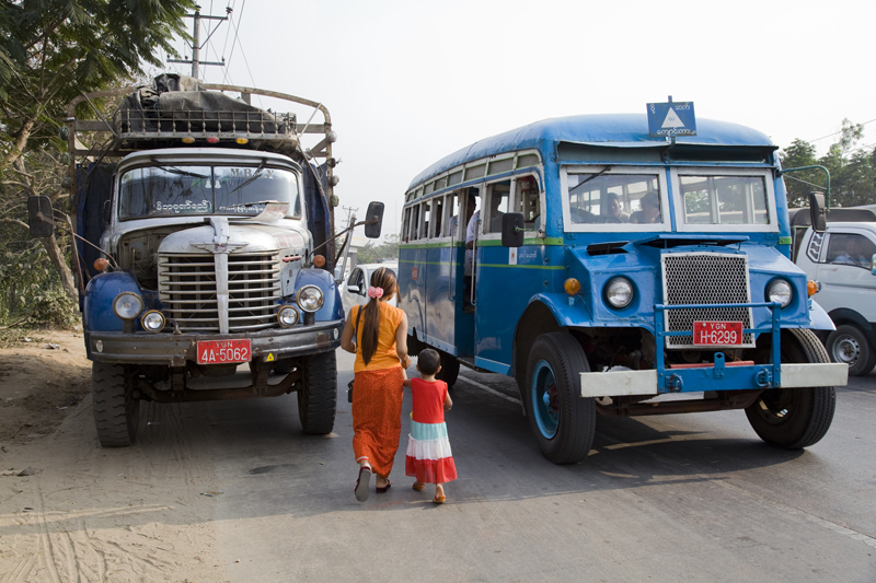 Myanmar Oldtimer Bus Truck Chevrolet Yangon Rangun