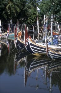 Indonesien Fischerboote Spiegelung