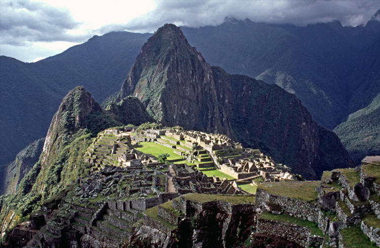 Peru Lima Panamericana Condor Colca Canyon Cabanaconde Machu Picchu Cusco Titicaca Uros Amatani Taquile