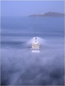 Kreuzfahrt Santorini Nebel